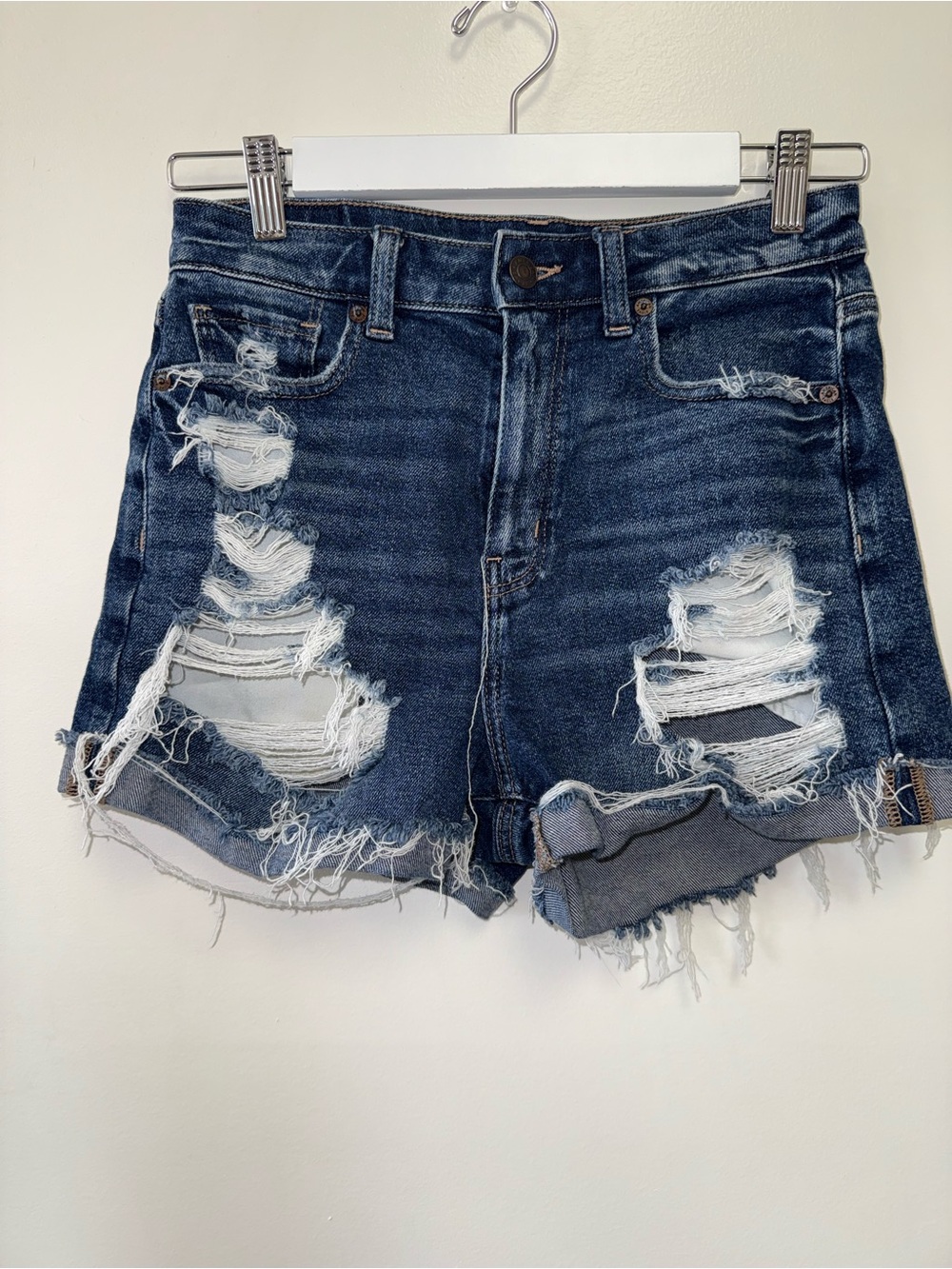 American Eagle (4) Distressed Denim Mom Short Jean Shorts with Stretch